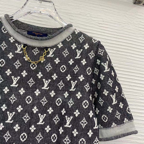 ◆チェーンがアクセント☆◆ルイヴィトン モノグラム Tシャツ コピー vuf96348